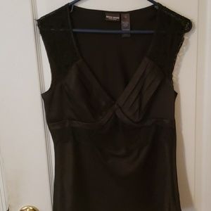 Bisou bisou top Black Fitted Satin w. Lace shoulder accents V-neck side zip 10